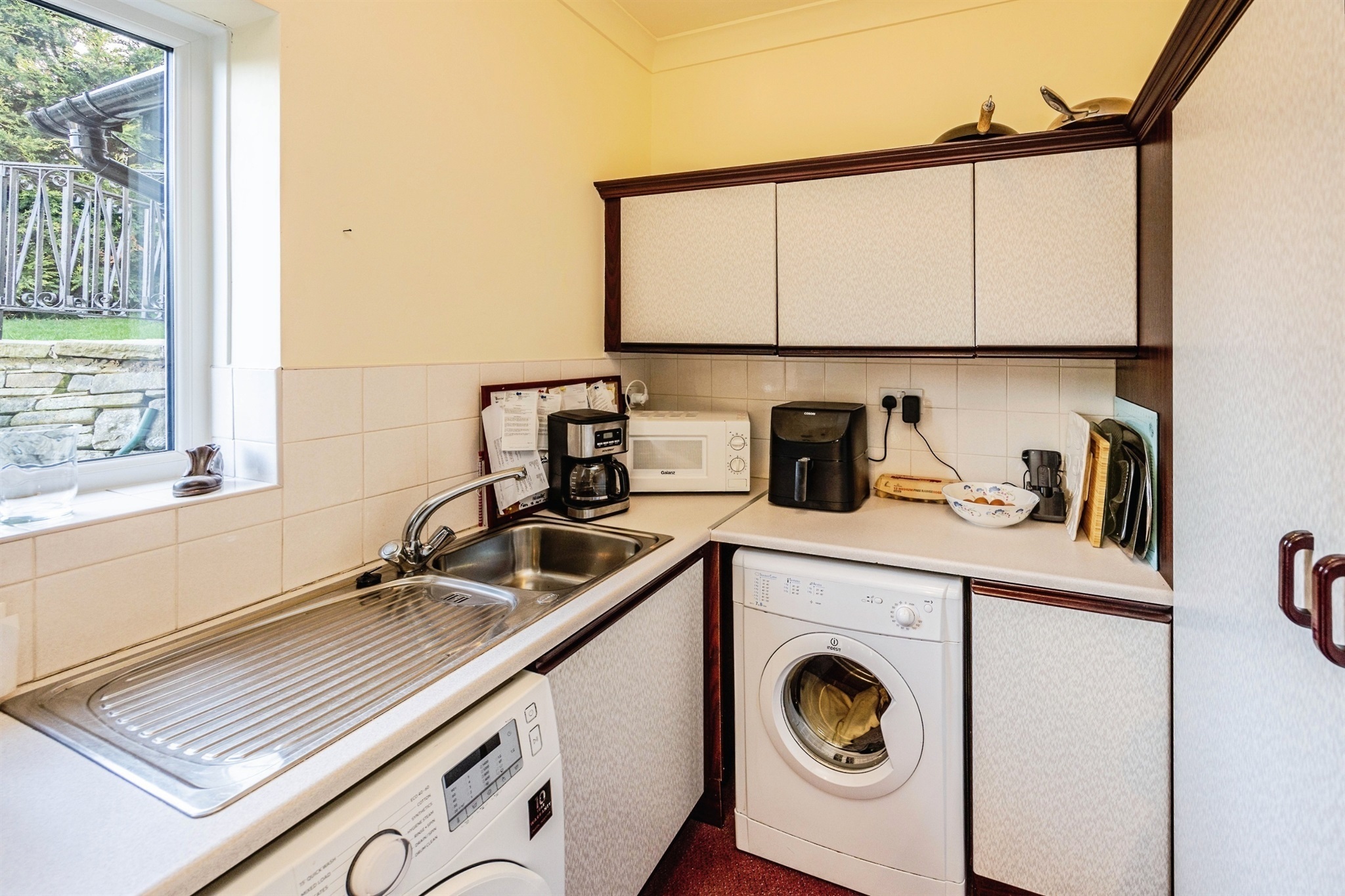 Rochdale Road, Halifax - Image 10