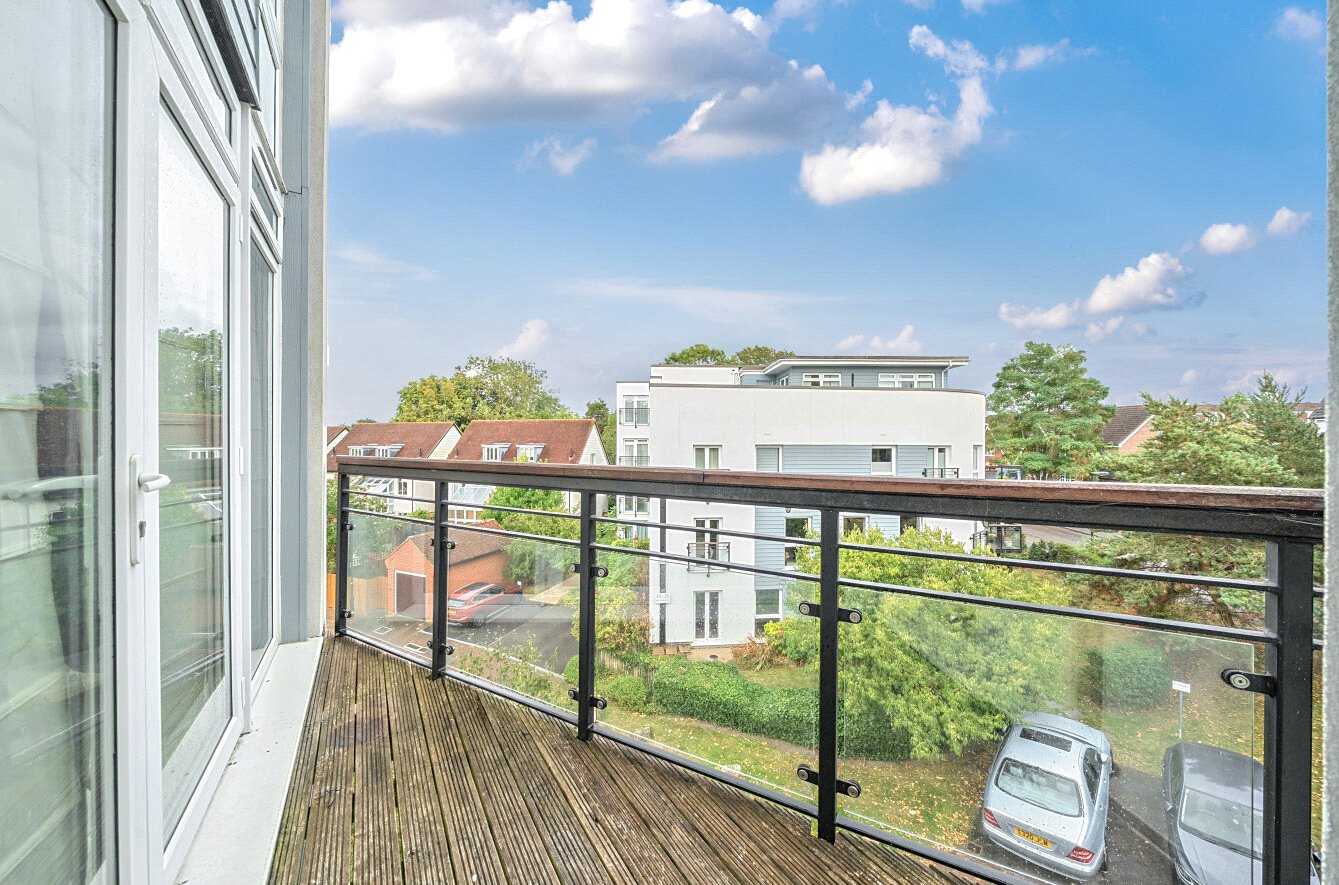 Rivett Drake Close, Guildford - Image 5