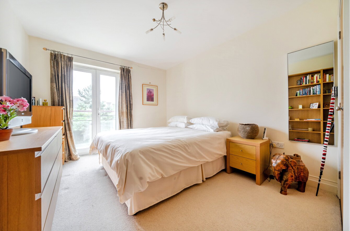 Rivett Drake Close, Guildford - Image 8