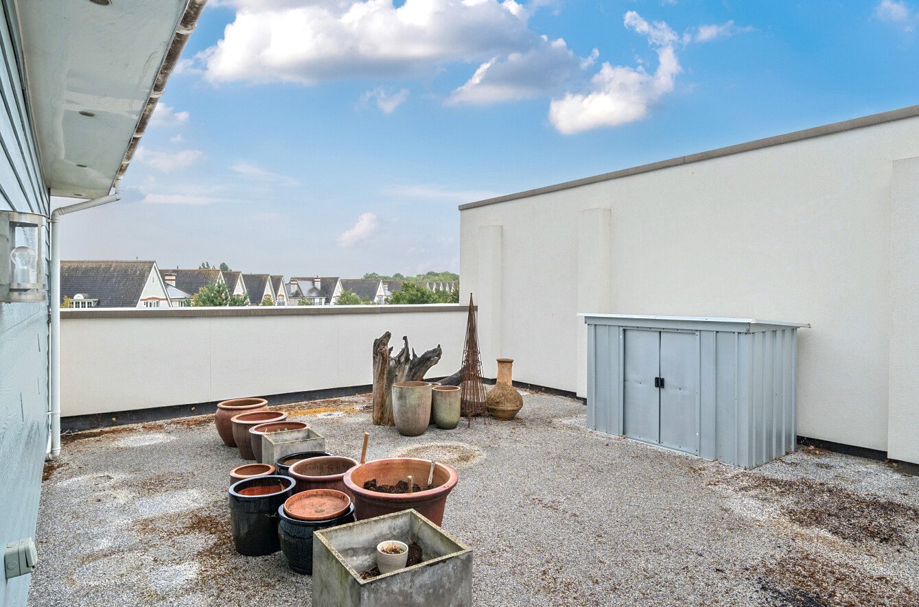 Rivett Drake Close, Guildford - Image 18