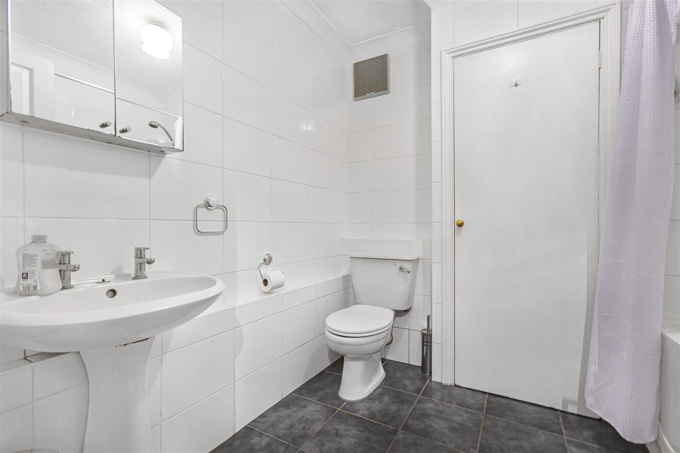 The Spinney, Hertford - Image 15