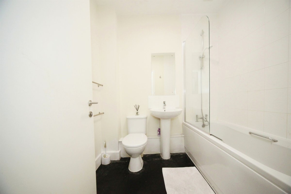 Collingdon Street, Luton - Image 13