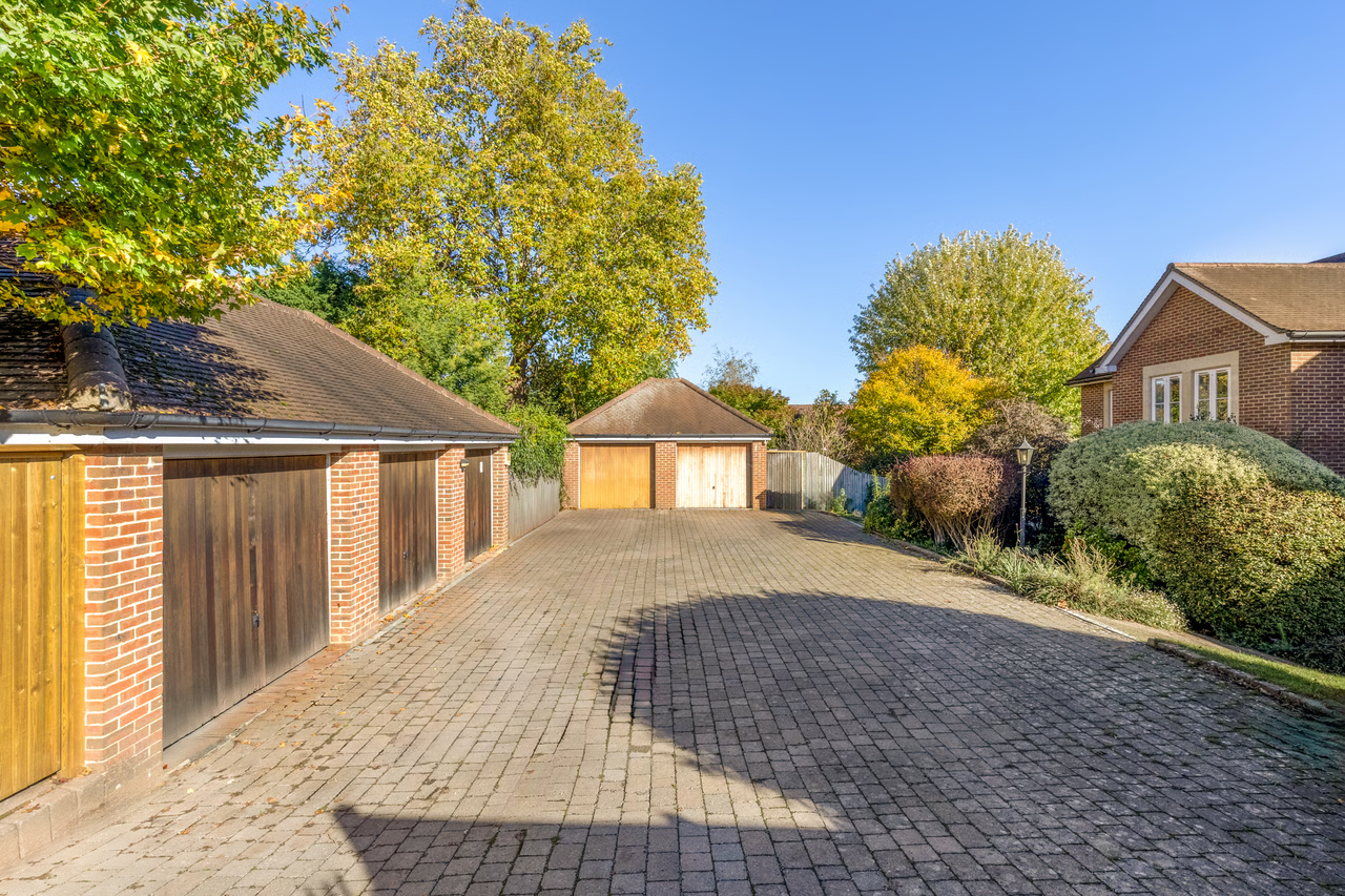 Arthur Road, Wimbledon - Image 12