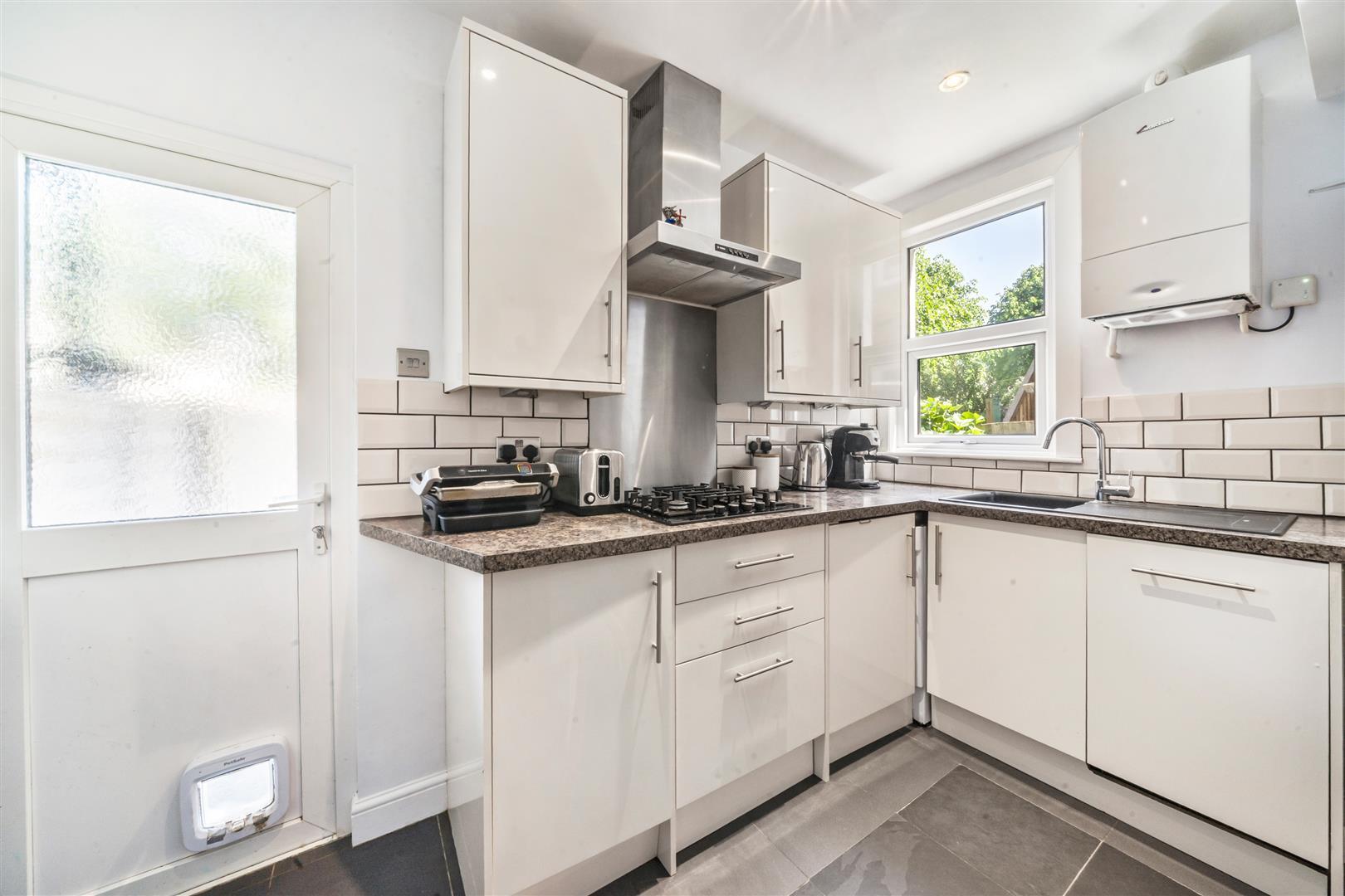 Kingston Road, Raynes Park - Image 7