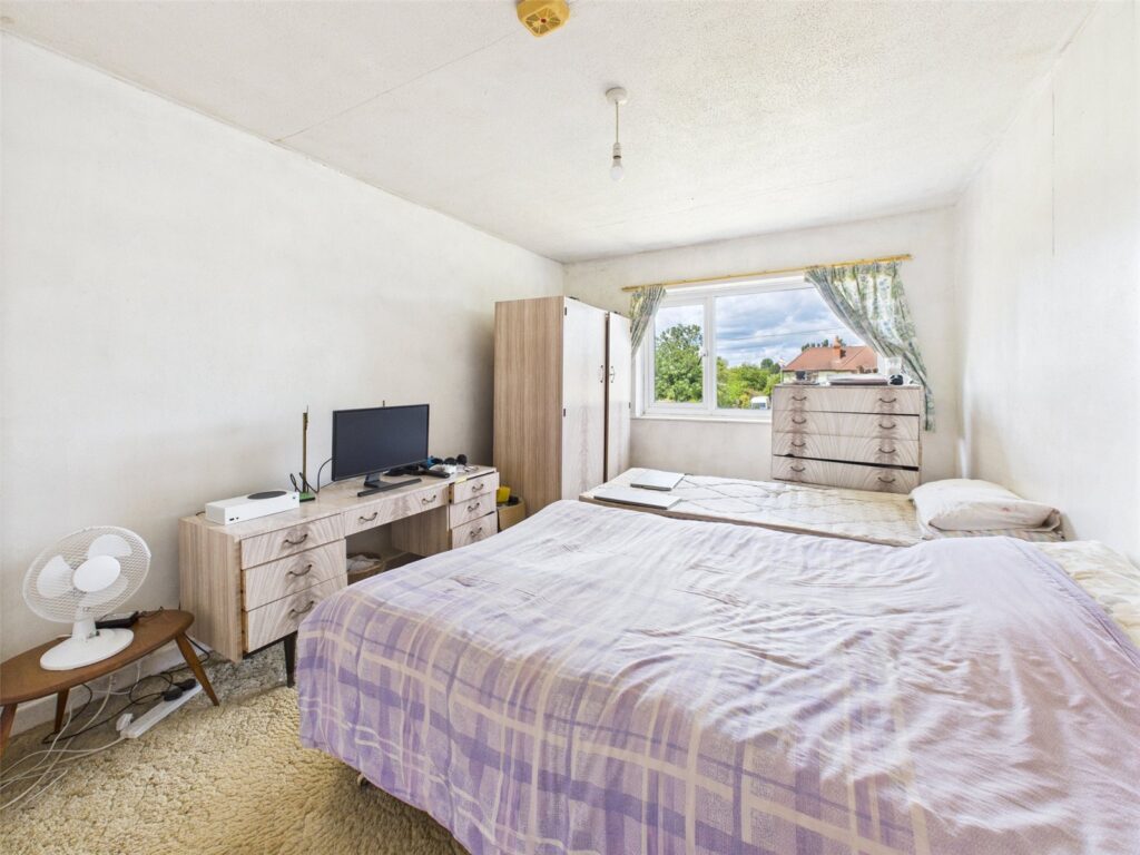 Main Road, Gloucester - Image 12