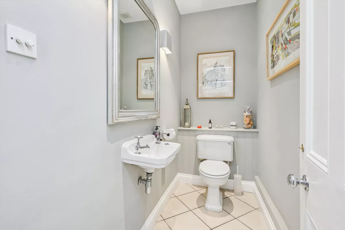 Palace Road, East Molesey - Image 8