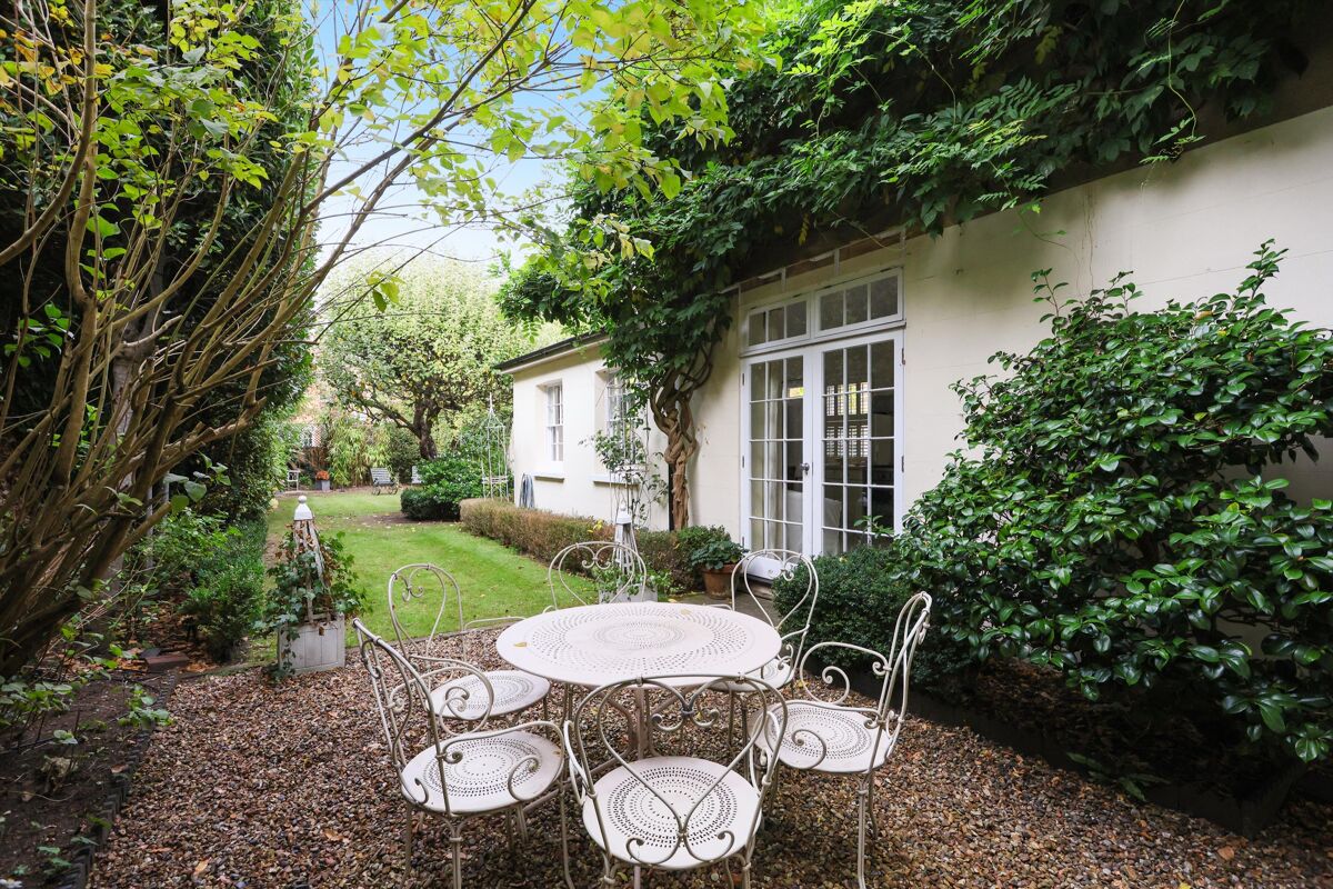 Palace Road, East Molesey - Image 17