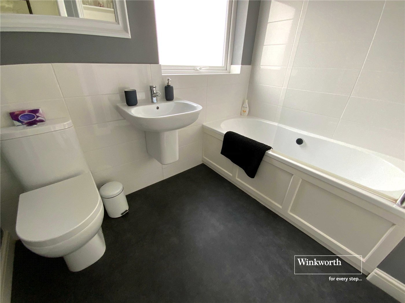 Shelley Close, Highcliffe - Image 12