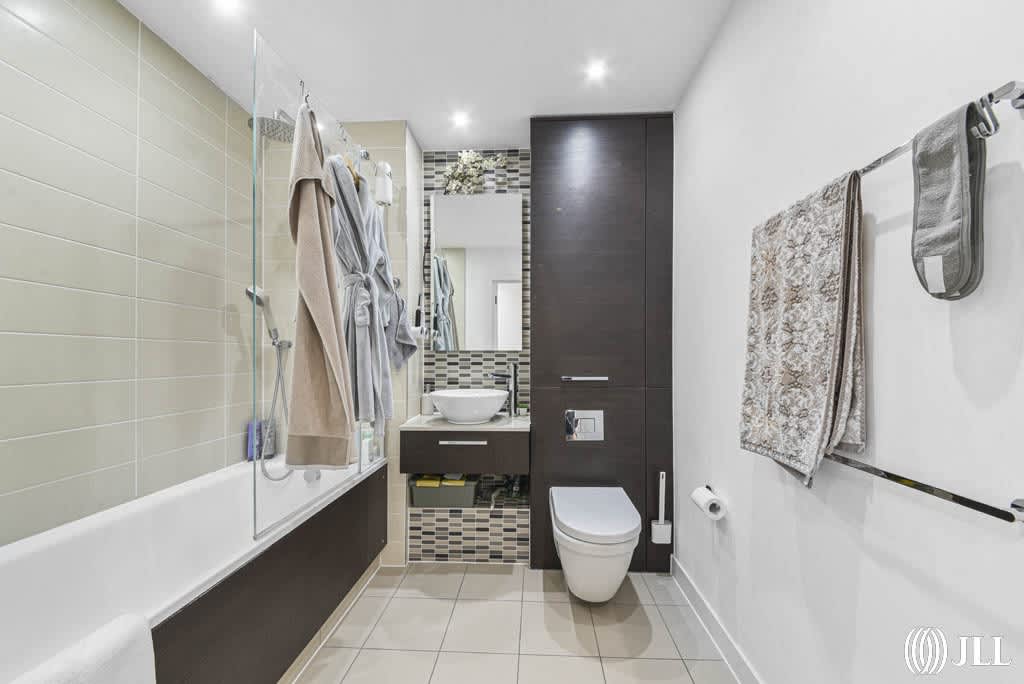 Stratosphere Tower, Great Eastern Road, London - Image 7