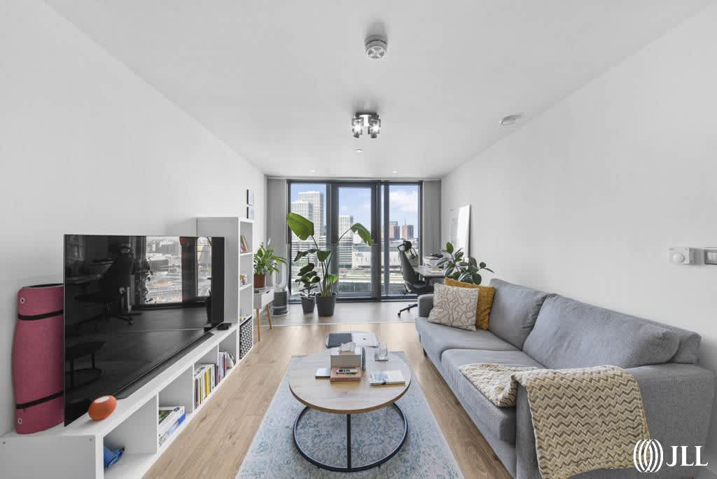 Stratosphere Tower, Great Eastern Road, London - Image 8