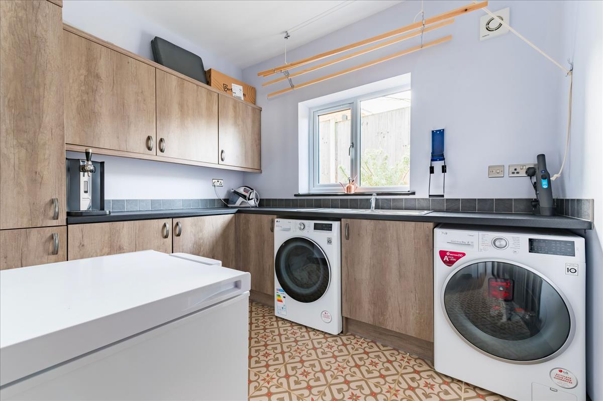 New Road, Great Yarmouth - Image 12