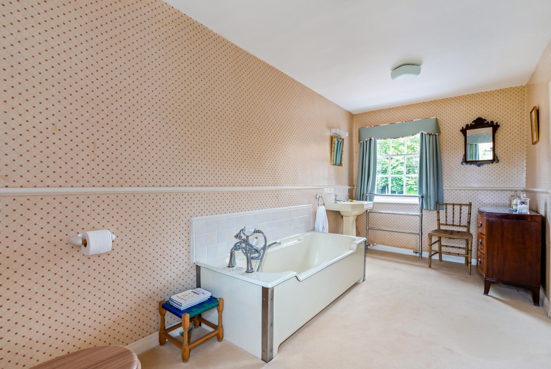 MAIN STREET, Eaton - Image 9