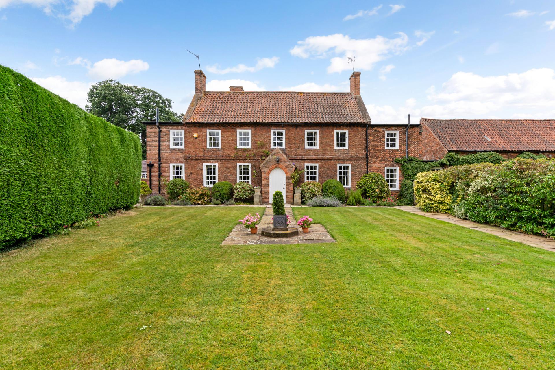 MAIN STREET, Eaton - Image 13