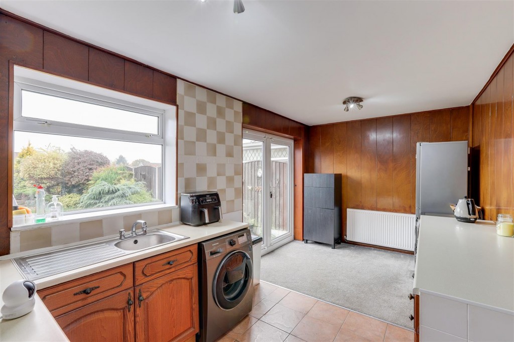 Shortwood Avenue, Hucknall - Image 4