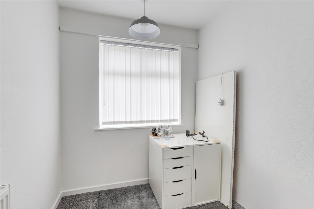 Shortwood Avenue, Hucknall - Image 12