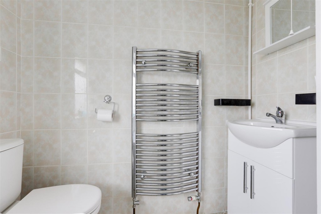 Shortwood Avenue, Hucknall - Image 14