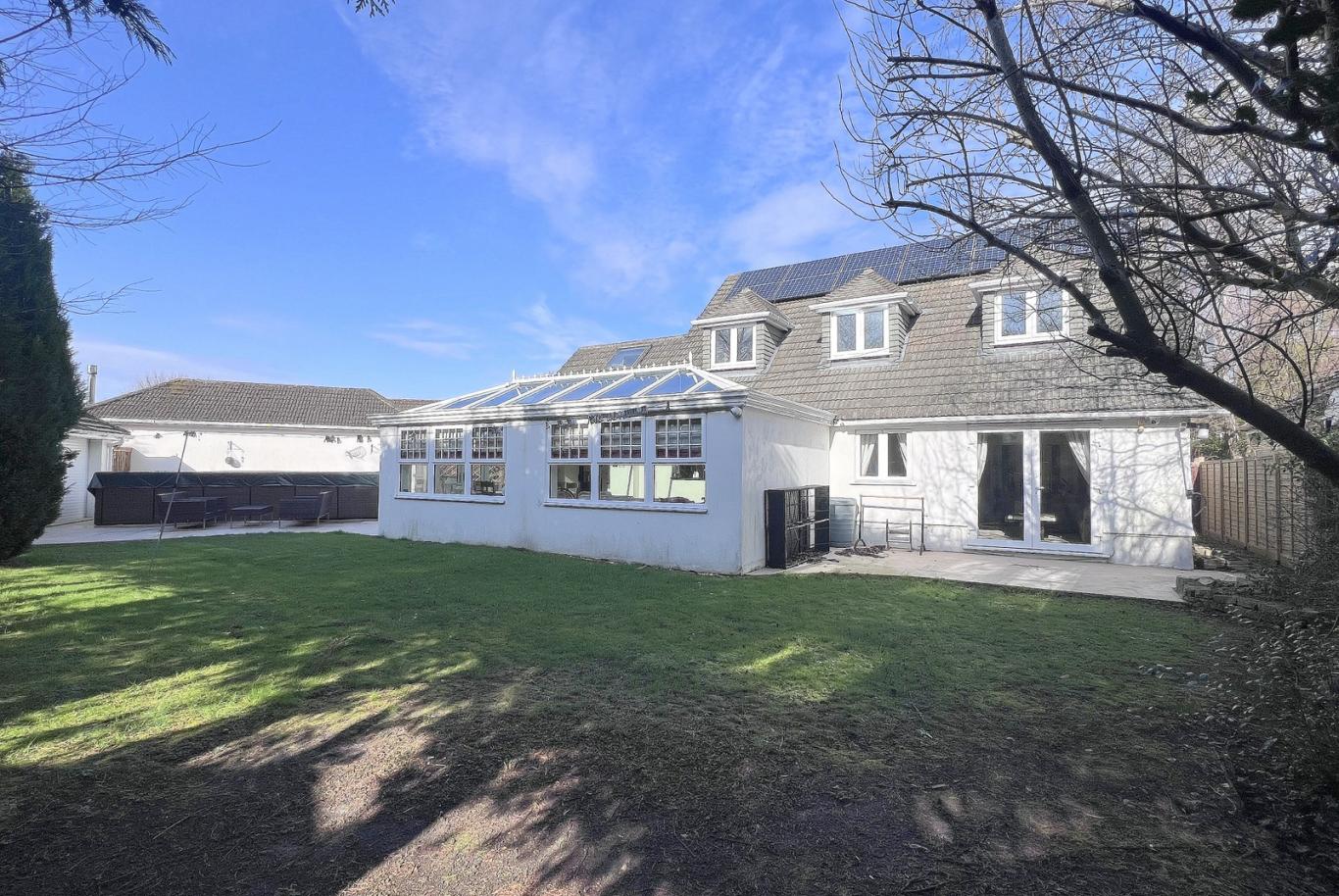 Beechwood Road, Ferndown - Image 17