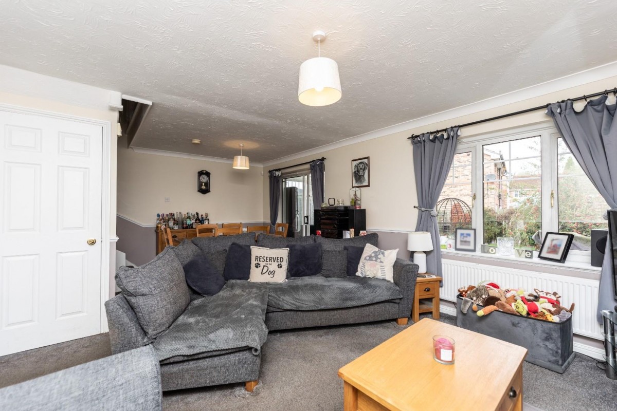 Glen Court, Castleford - Image 2