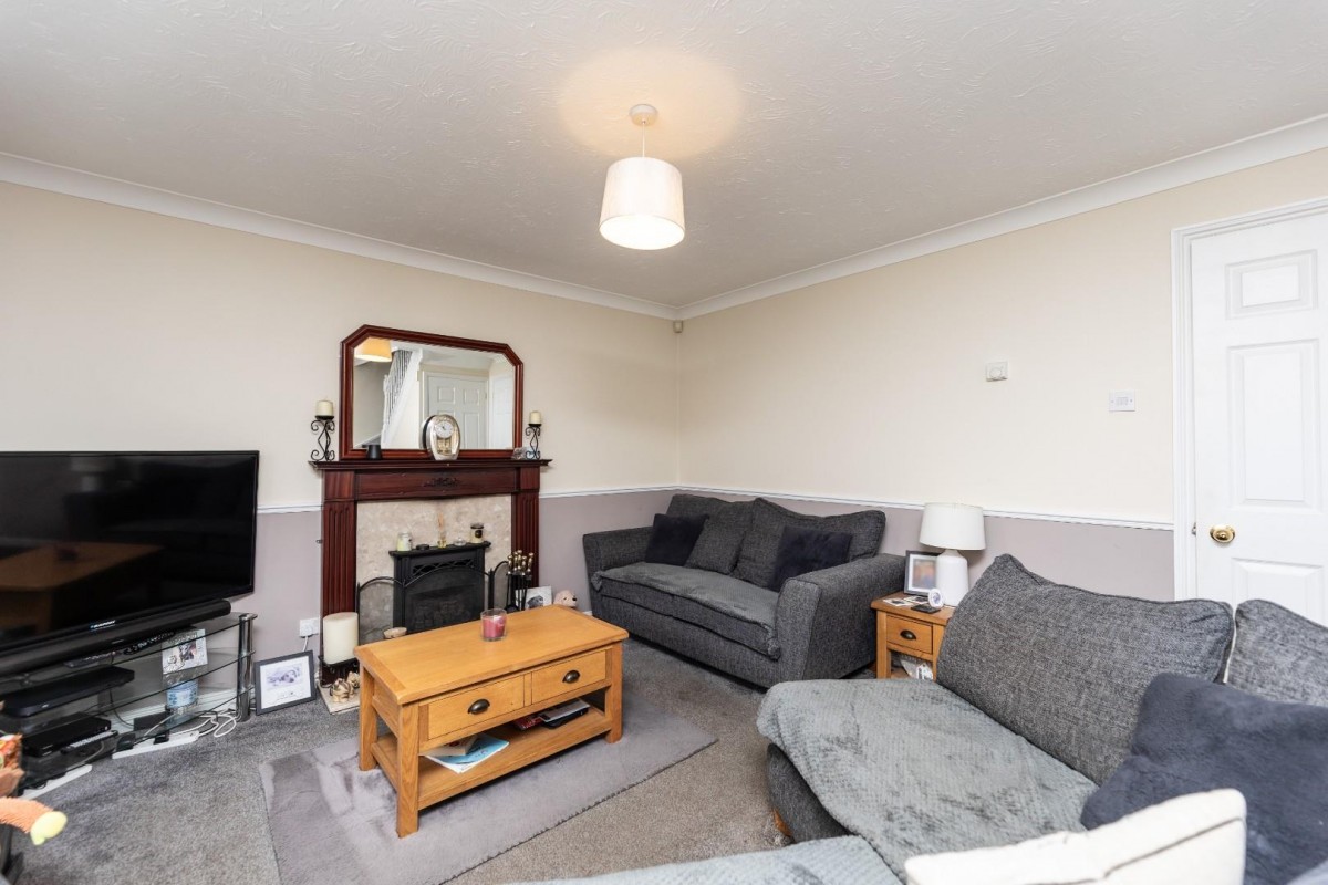 Glen Court, Castleford - Image 3