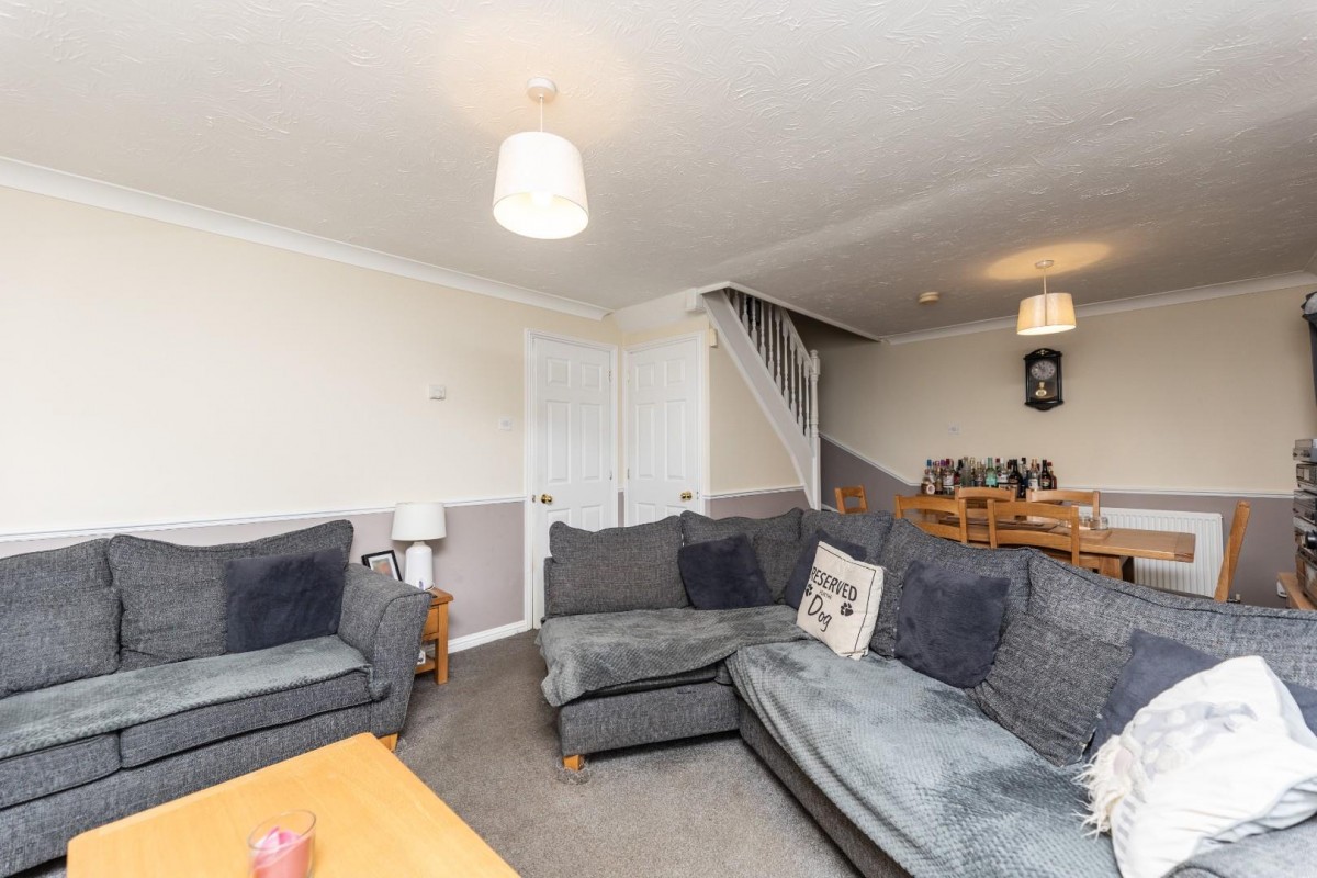 Glen Court, Castleford - Image 4