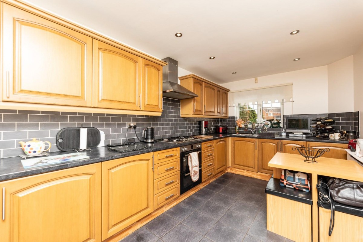 Glen Court, Castleford - Image 7