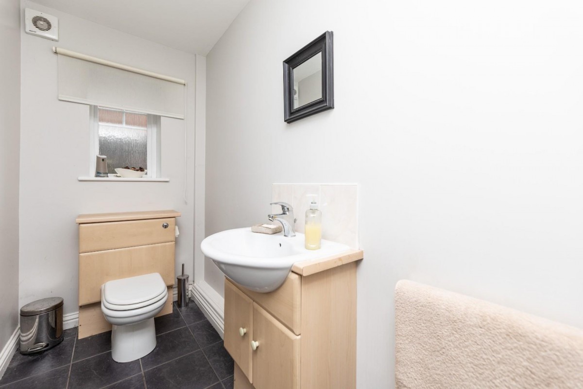 Glen Court, Castleford - Image 11