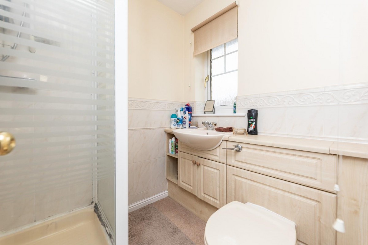 Glen Court, Castleford - Image 15