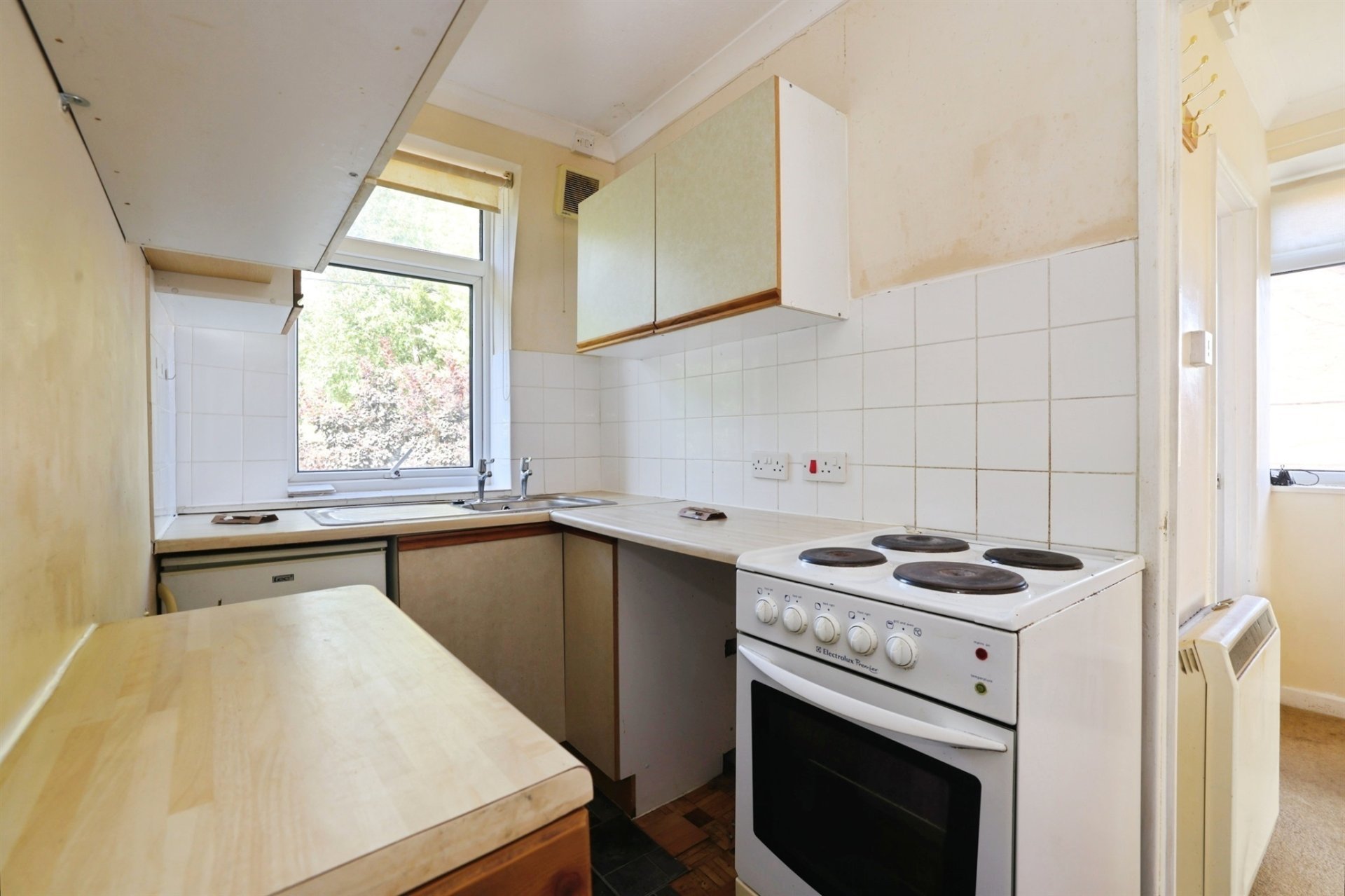 Meadow Road, Salisbury - Image 6