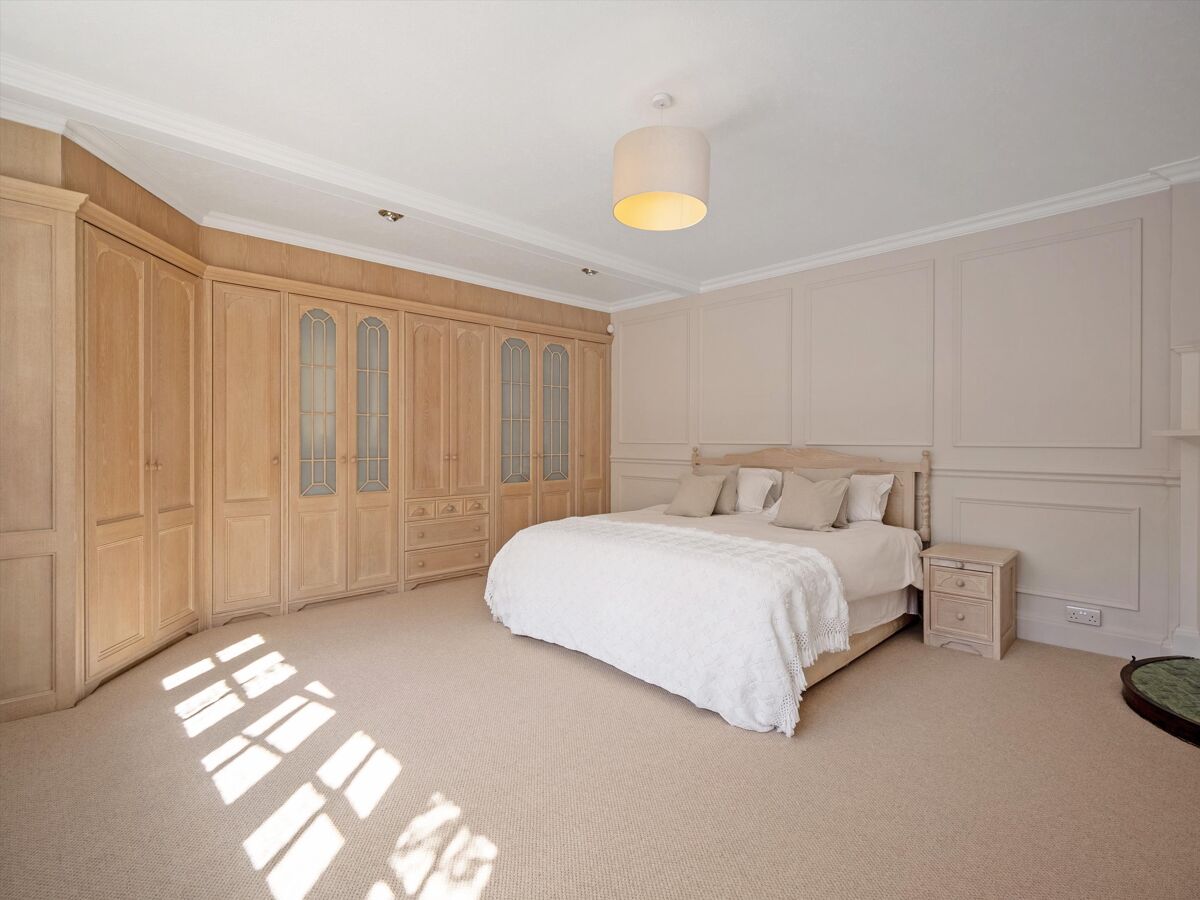 Camp Road, Caterham - Image 12