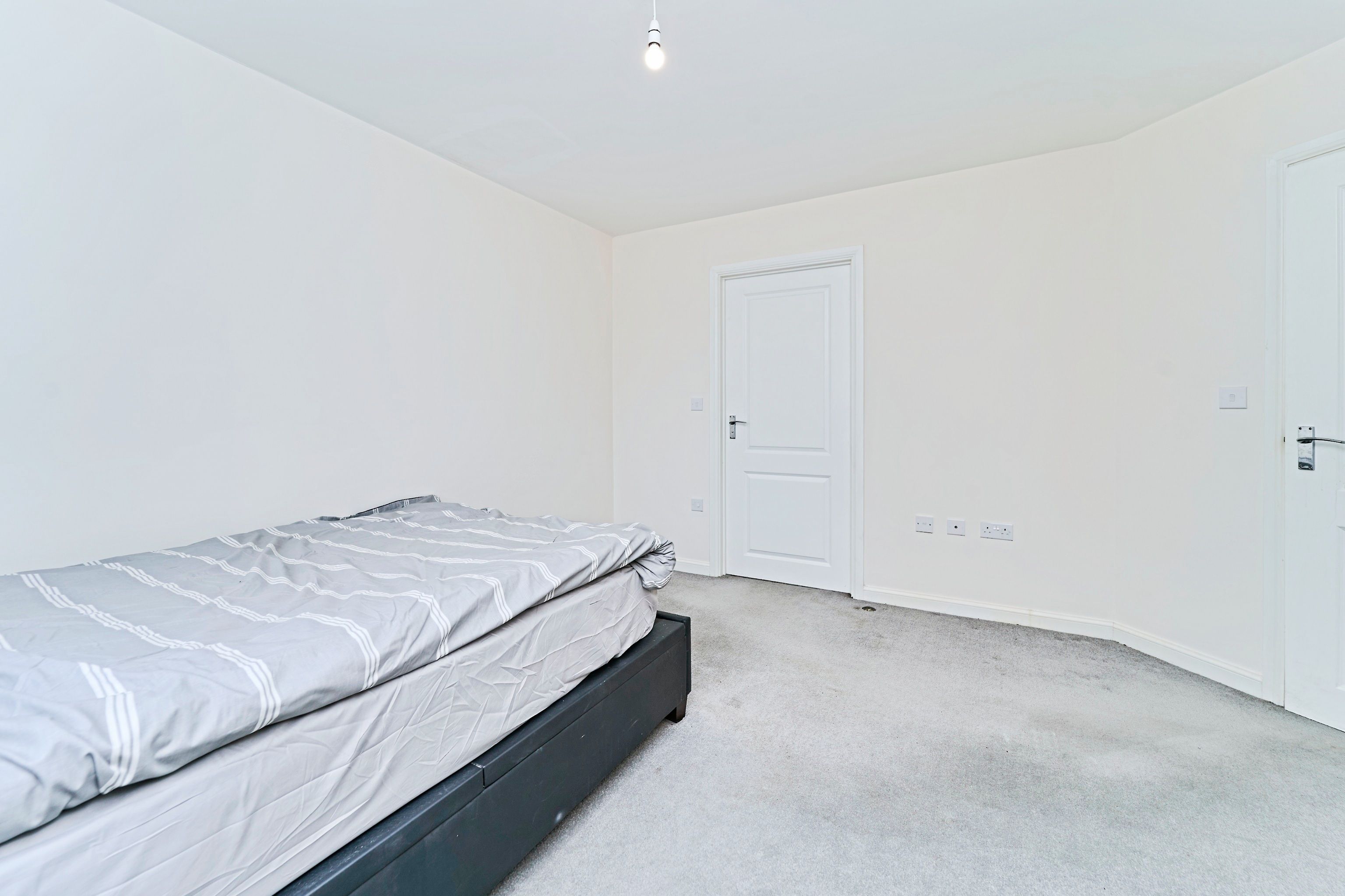 Broad Gauge Way, Wolverhampton - Image 16