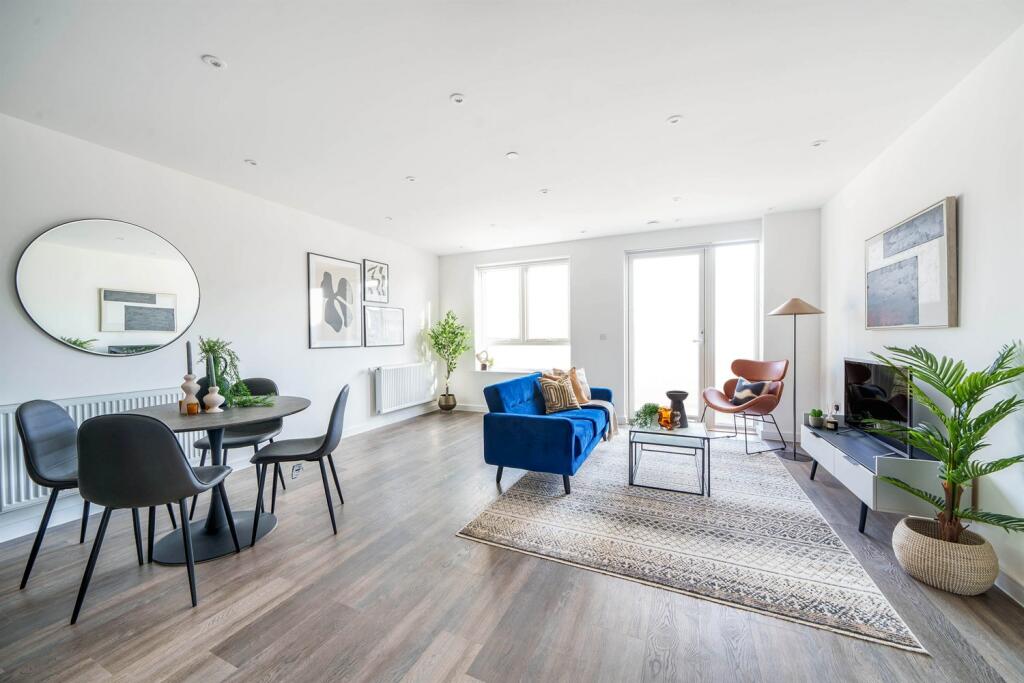 2 bedroom apartment at Ark Soane - Image 14