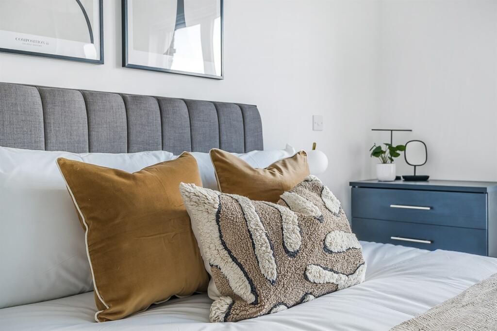 2 bedroom apartment at Ark Soane - Image 10