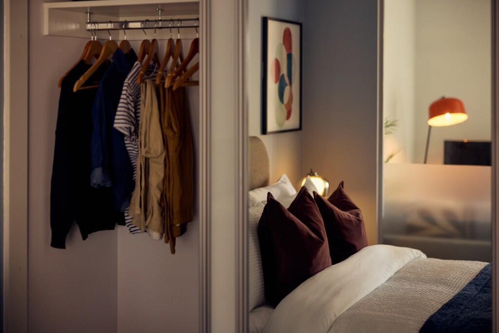 Studio apartment at Aston Place - Image 11