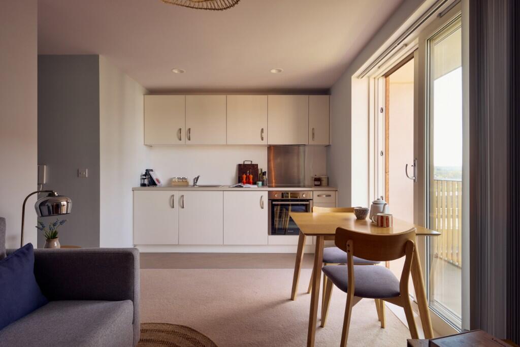 Studio apartment at Aston Place - Image 14
