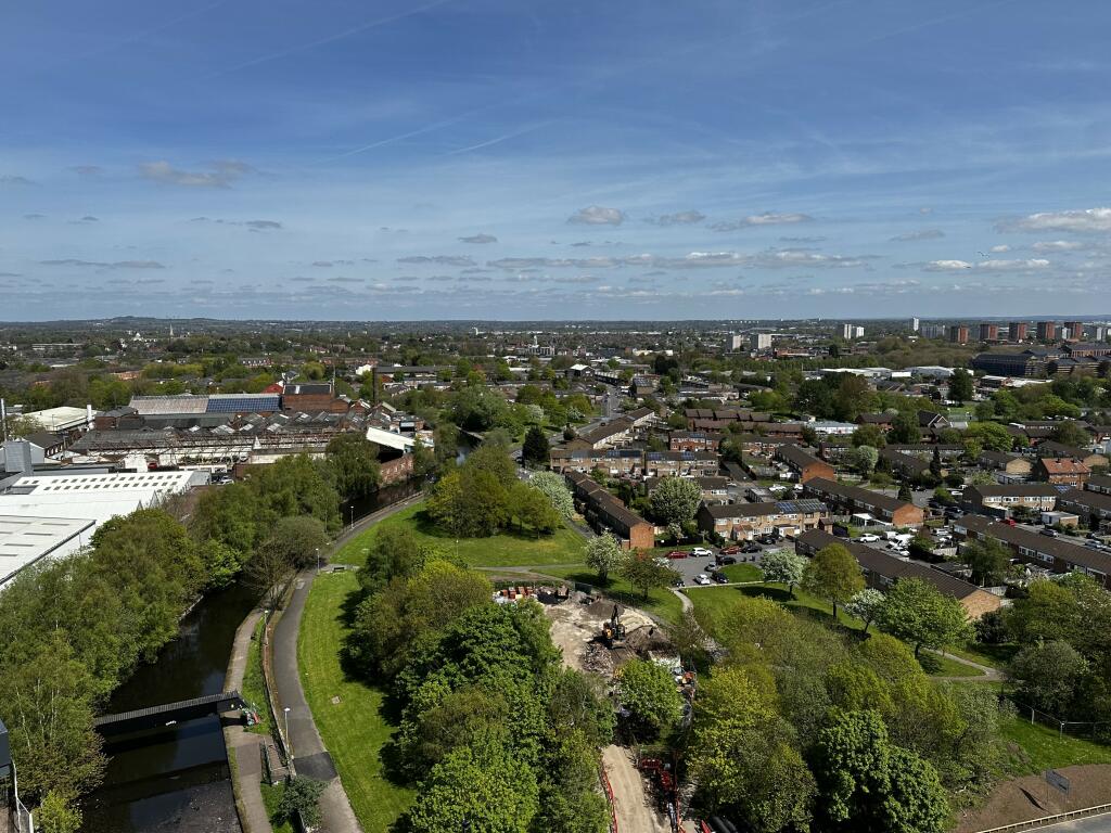 3 bedroom house at Soho Wharf - Image 6