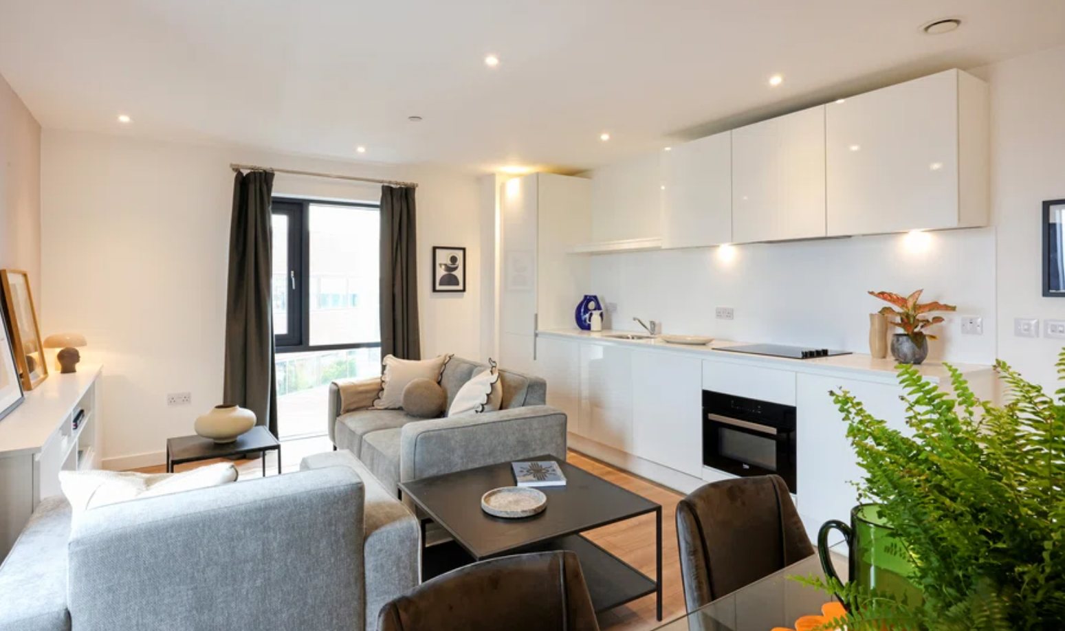 2 bedroom apartment at The Lansdowne - Image 2