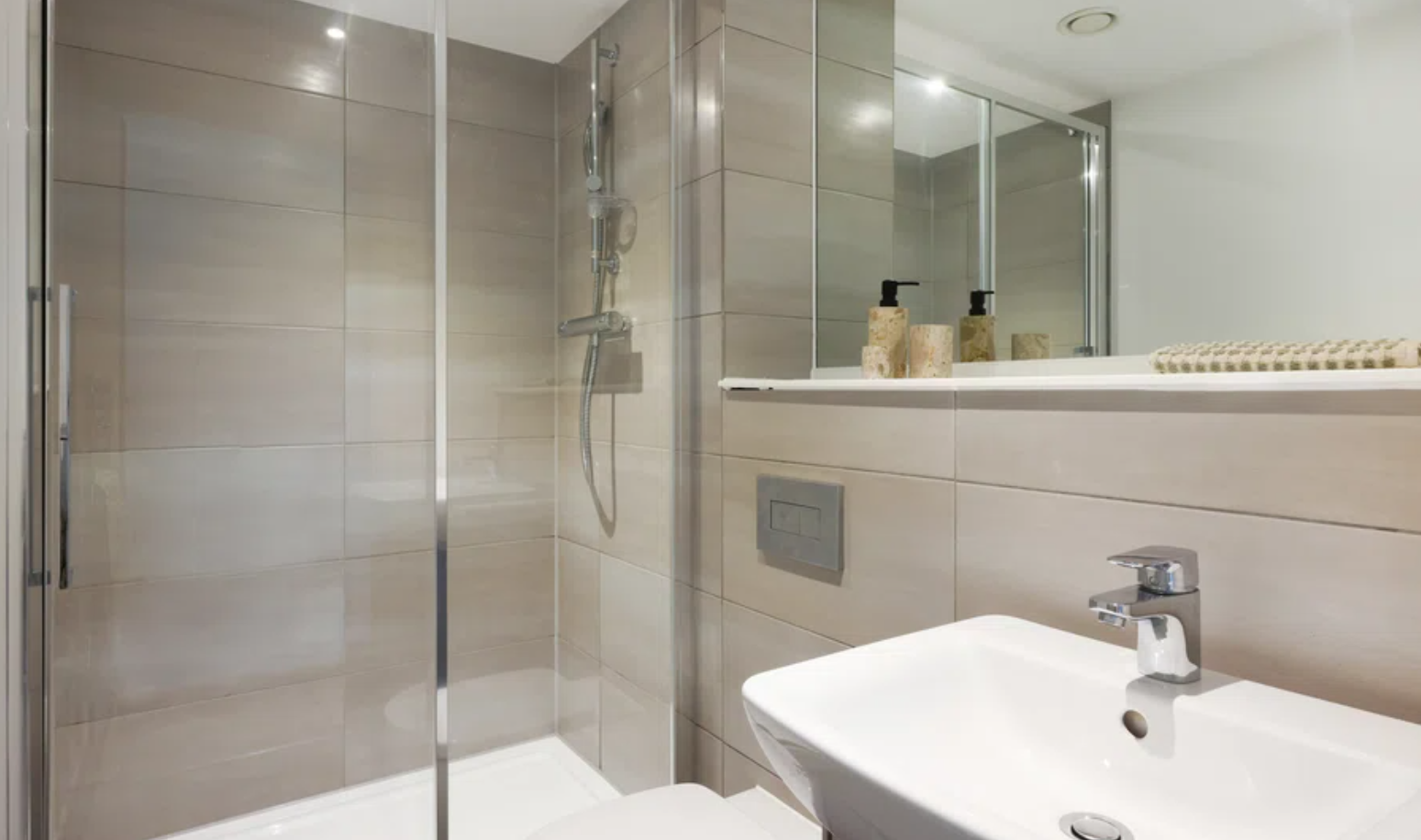 2 bedroom apartment at The Lansdowne - Image 8