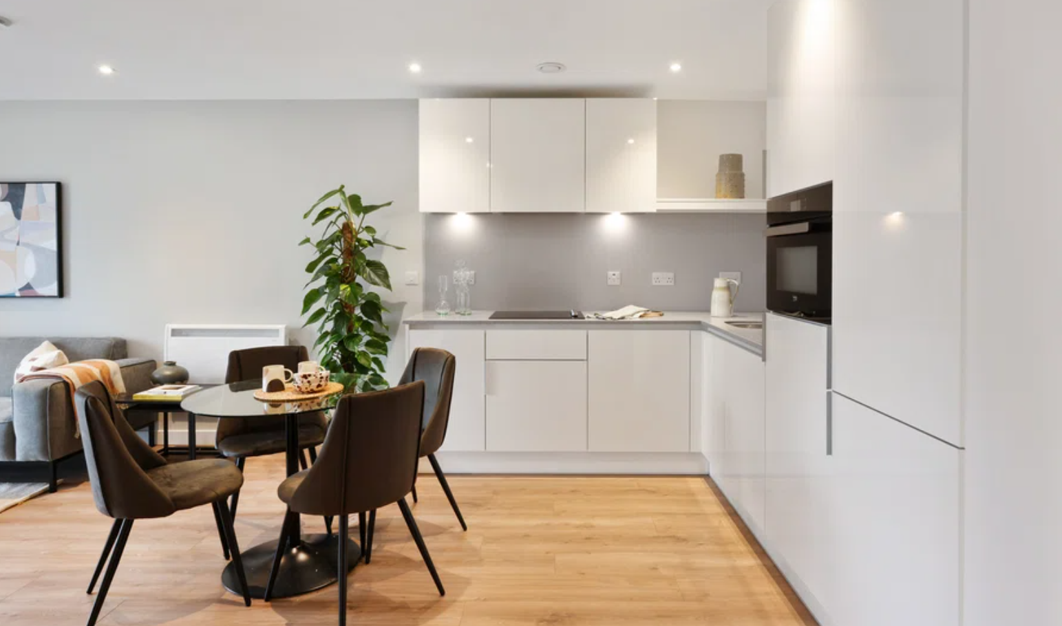 2 bedroom apartment at The Lansdowne - Image 17