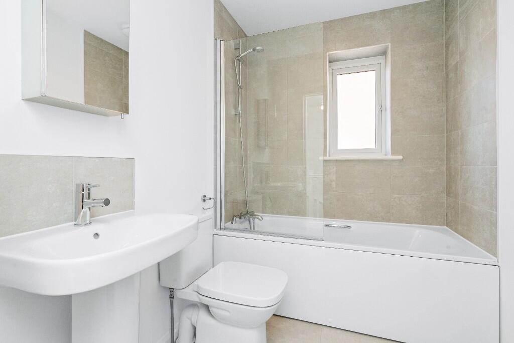 3 bedroom house at Spinning Fields - Image 6