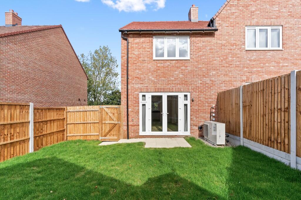 2 bedroom apartment at Spinning Fields - Image 2