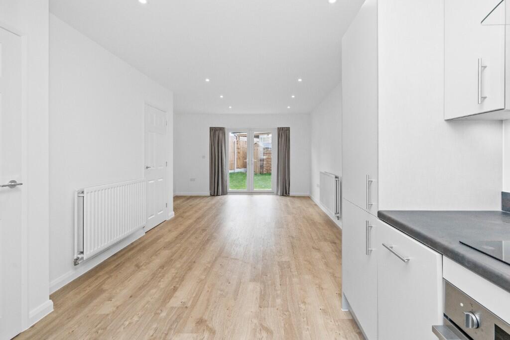 2 bedroom apartment at Spinning Fields - Image 7
