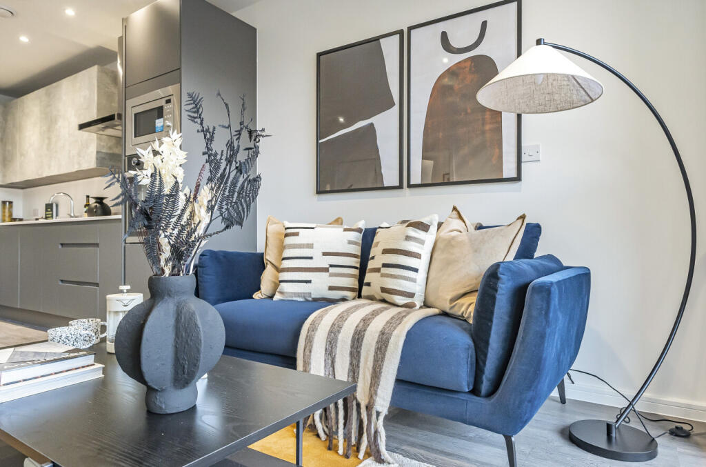 3 bedroom apartment at Clapham Park - Image 4