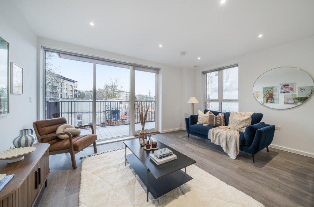 3 bedroom apartment at Clapham Park - Image 8