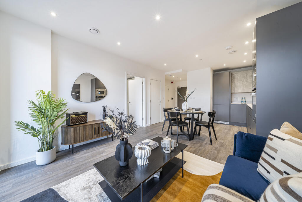 3 bedroom apartment at Clapham Park - Image 9