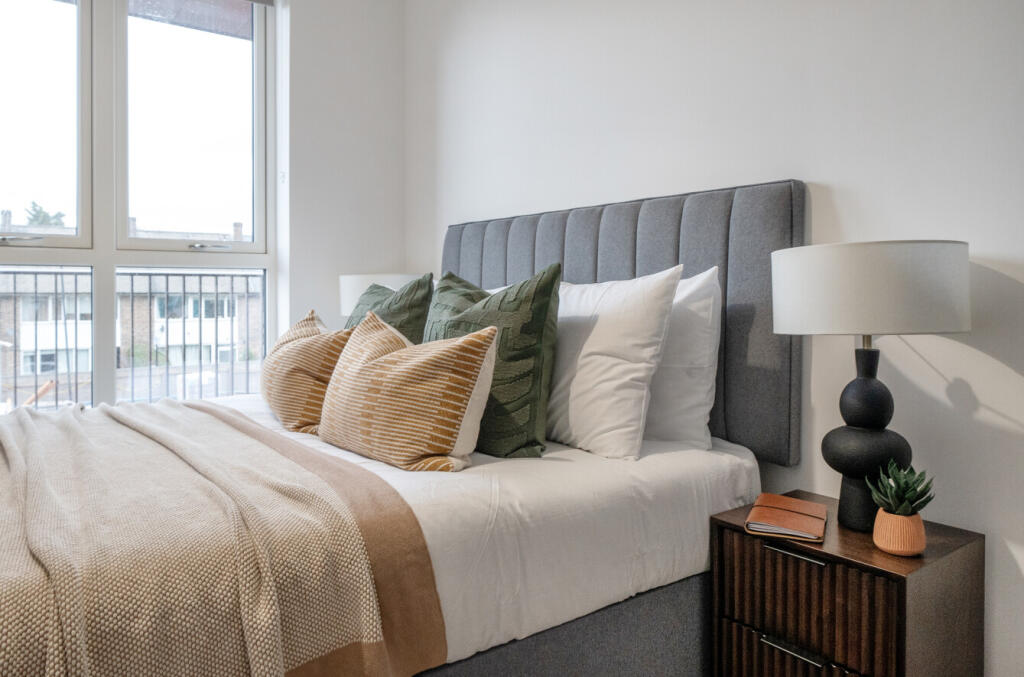 3 bedroom apartment at Clapham Park - Image 12