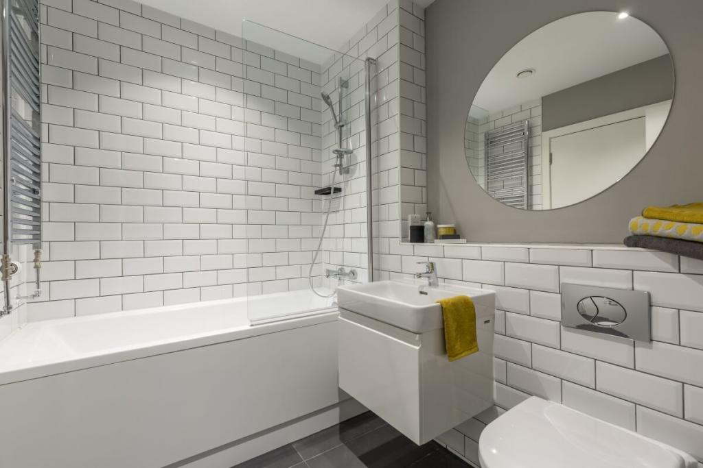 2 bedroom apartment at Lochrin Quay - Image 2