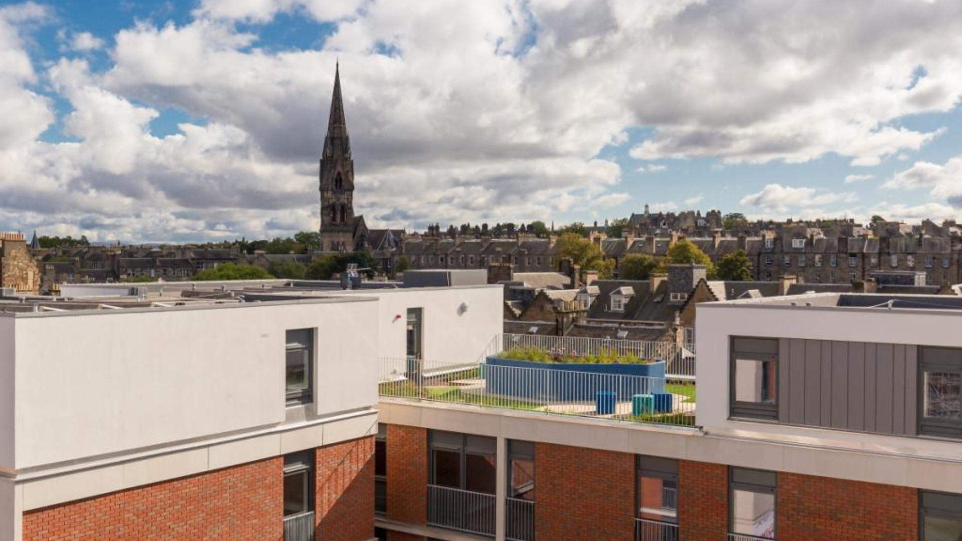 4 bedroom apartment at Lochrin Quay - Image 8