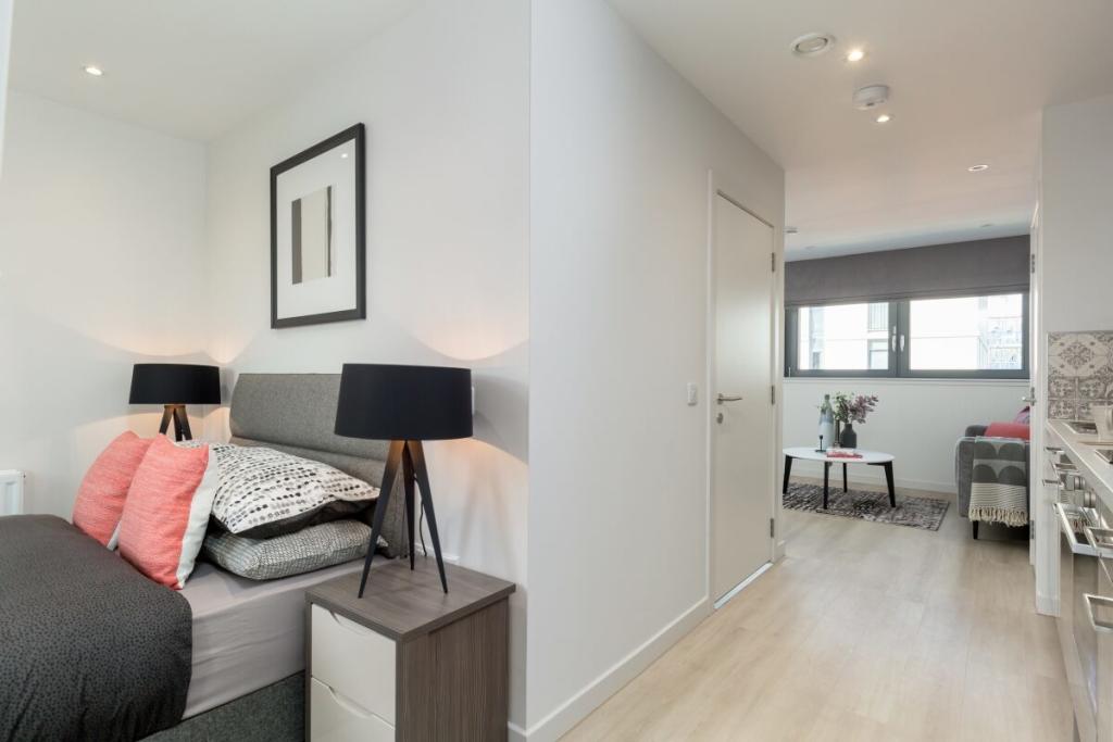 Studio apartment at Lochrin Quay - Image 4