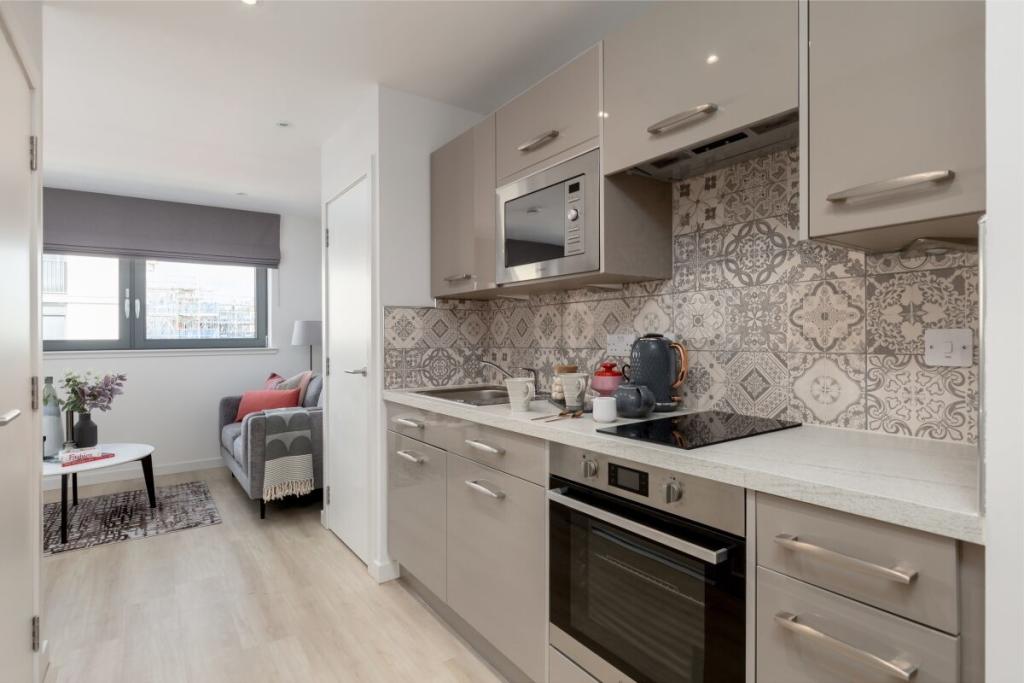 Studio apartment at Lochrin Quay - Image 6
