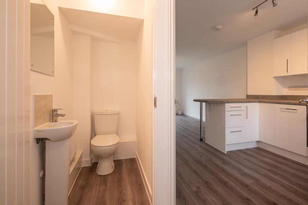 2 bedroom house at Cherrywood Grange - Image 7